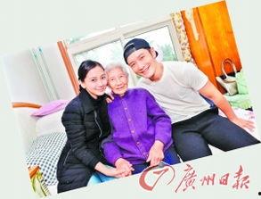 明星和老人去度假,度假胜地温馨瞬间