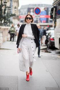 男明星黑白搭配街拍,男明星黑白搭配街拍时尚解析