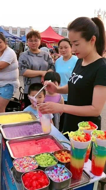 富拉尔基网红冷饮,夏日清凉新宠，冰爽滋味一触即达