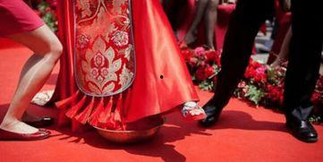 哪些明星穿了中式婚礼,明星们的传统婚典风采