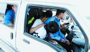 丹凤头条黑车超载,惊曝黑车超载隐患，安全红线不容触碰